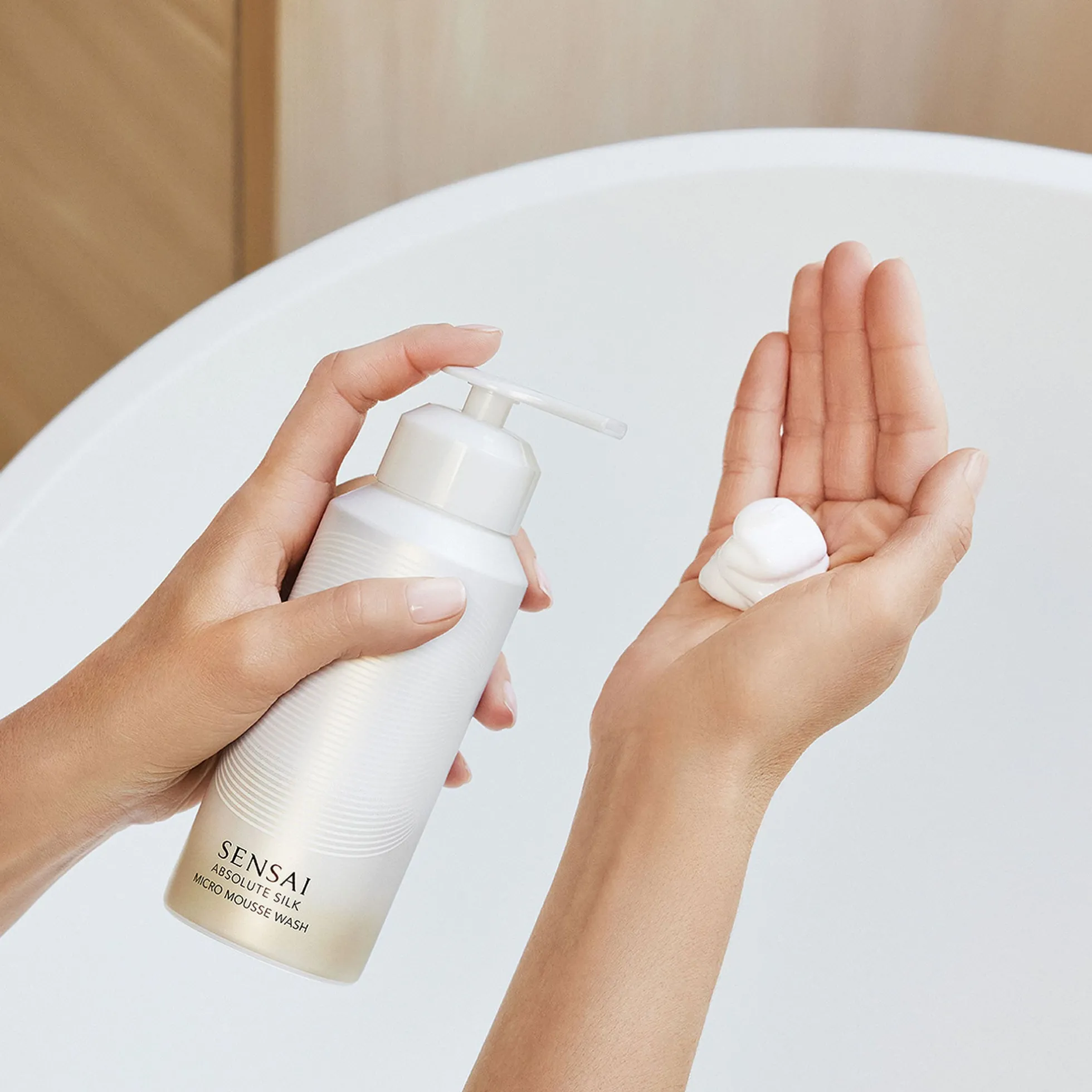 Absolute Silk Micro Mousse Wash - Sensai