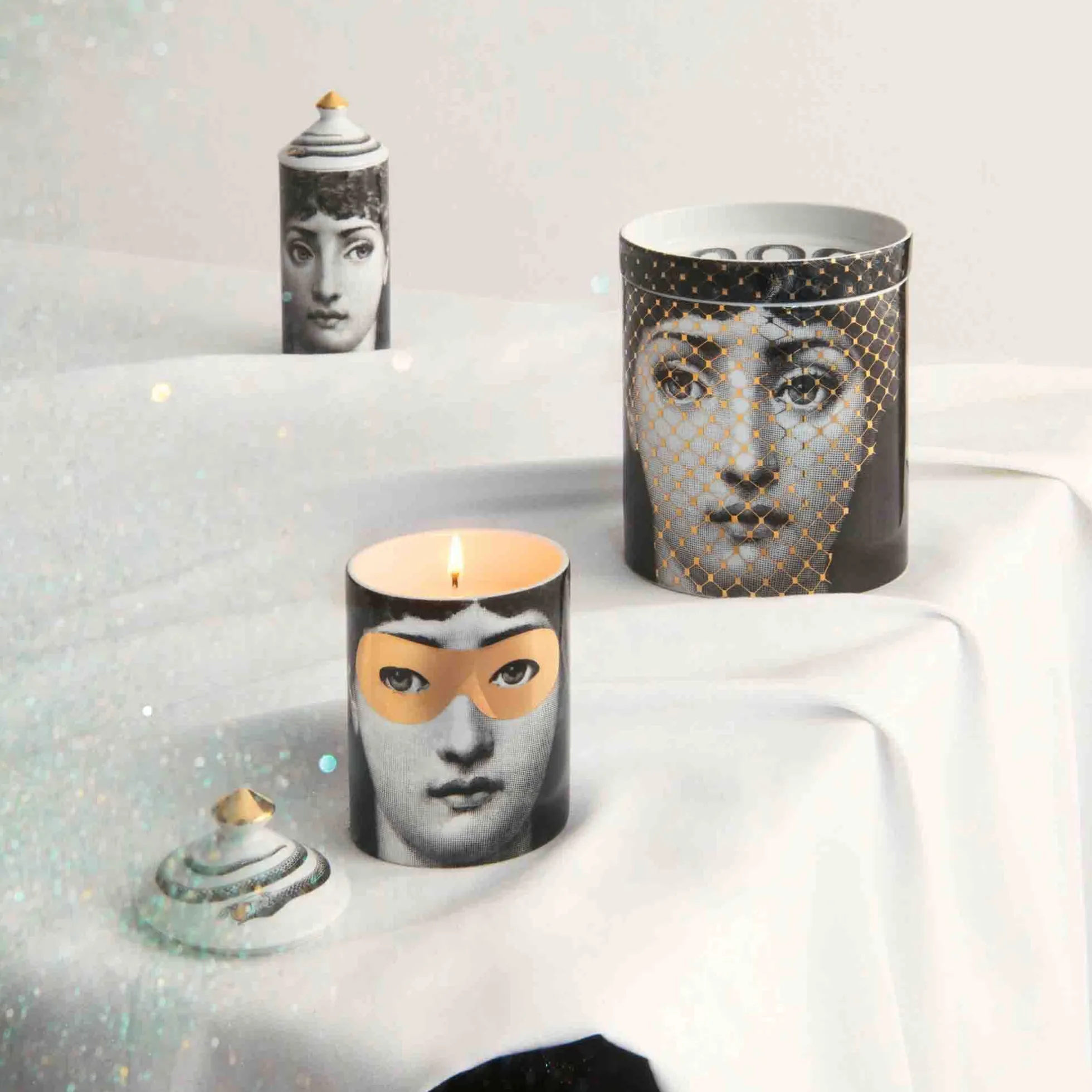 NEL MENTRE Candela Decoro Mascherina Fragranza Frutto Proibito - Fornasetti