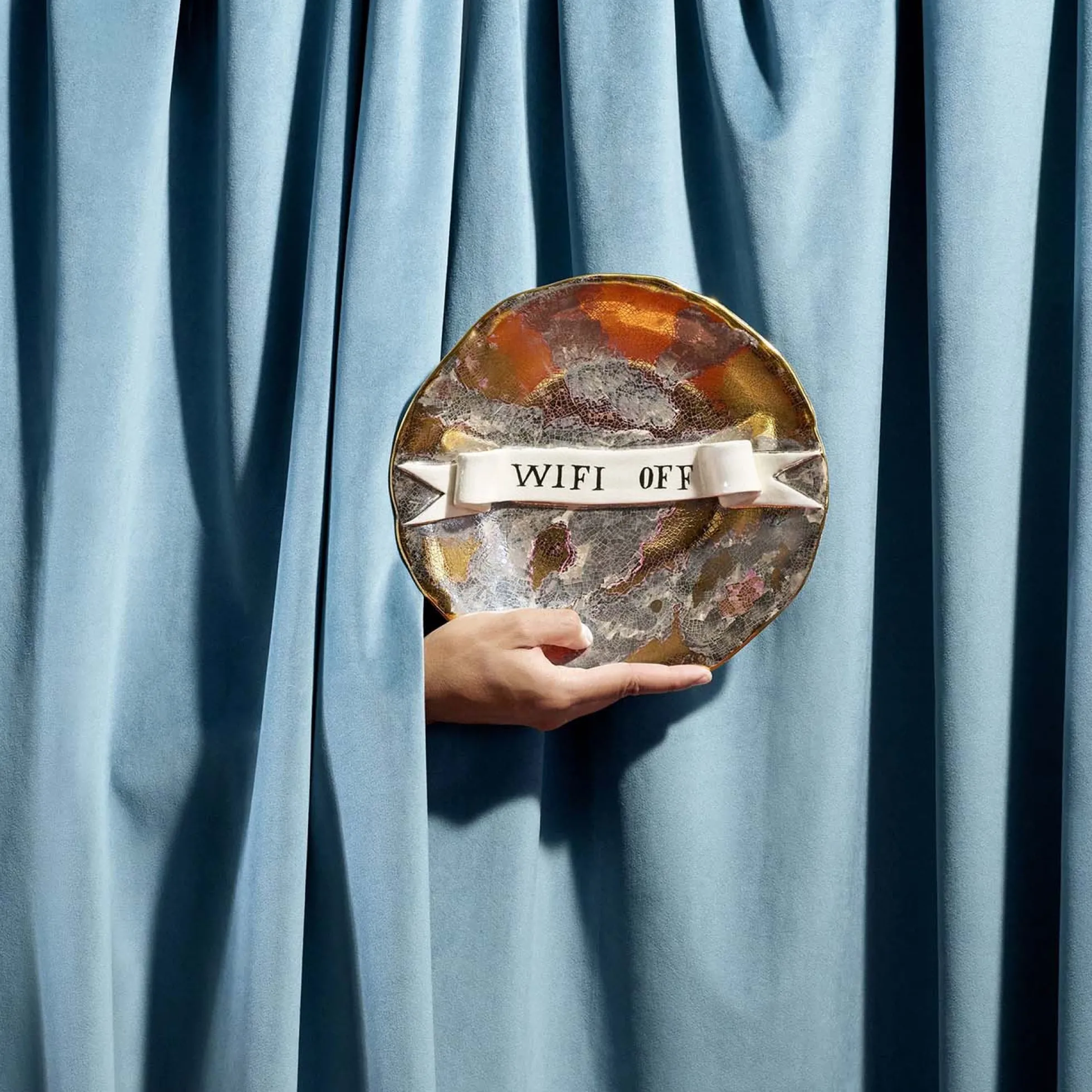 Ruan Hoffman Plate With Ribbon Wifi Off - L'Objet